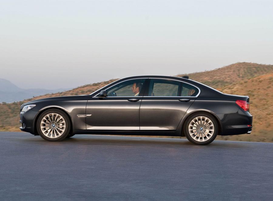  BMW 7-Series 2009 года  (фото 57 из 167)